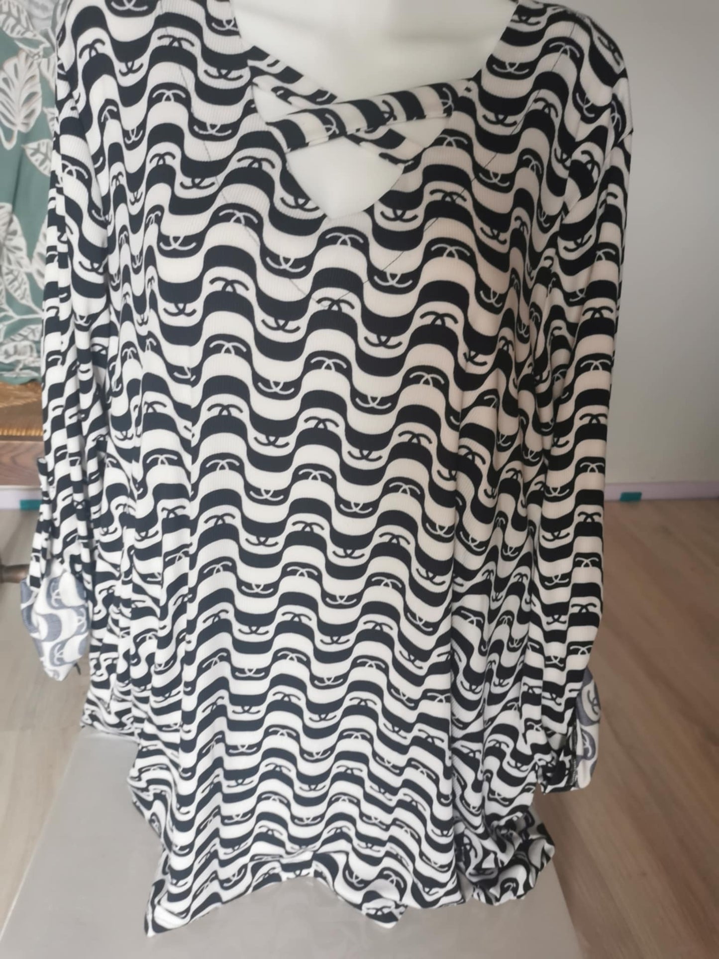 TUNIQUE RAYEE NOIRE/BLANC 50/52